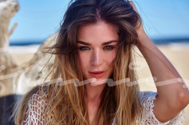 Escort Holly - young, flirt, student